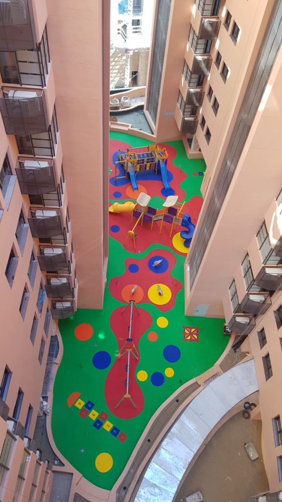 Parques infantiles con SUELOS DE CAUCHO RECICLADO Rebotaniños en