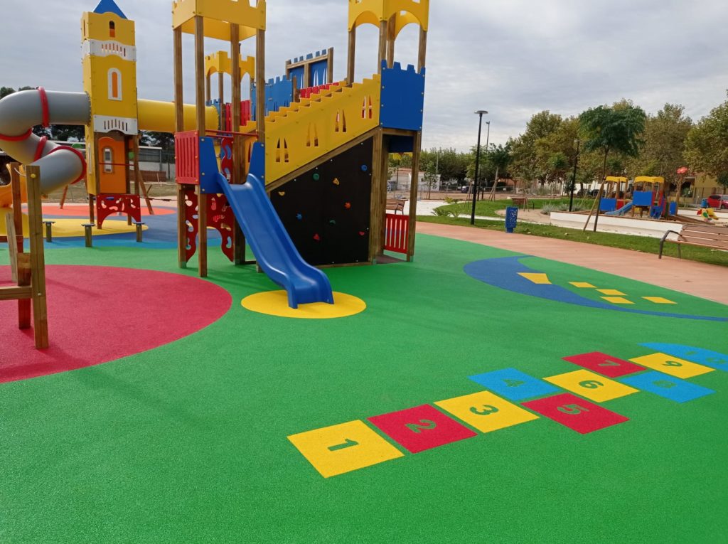 Parque infantil castillo Alcalá de Xivert caucho