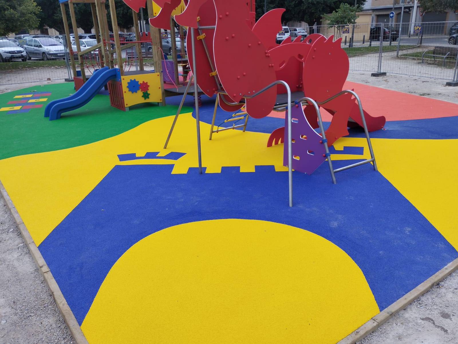 Por qué elegimos el caucho para nuestros parques infantiles?