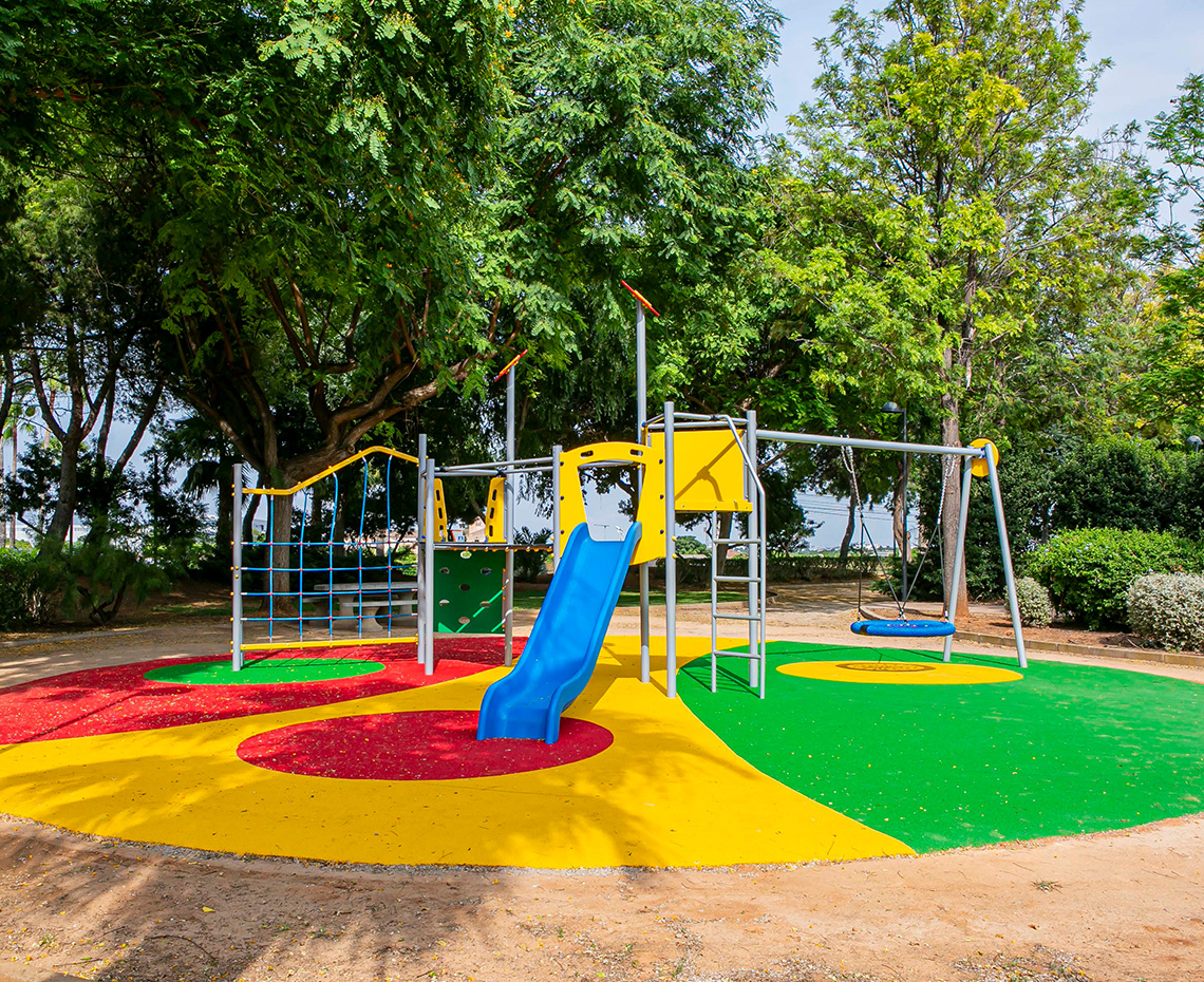 parque los naranjos, Loriguilla, columpio, tobogán, serie blazar, saludes play, parque infantil, diversión, juego, niños