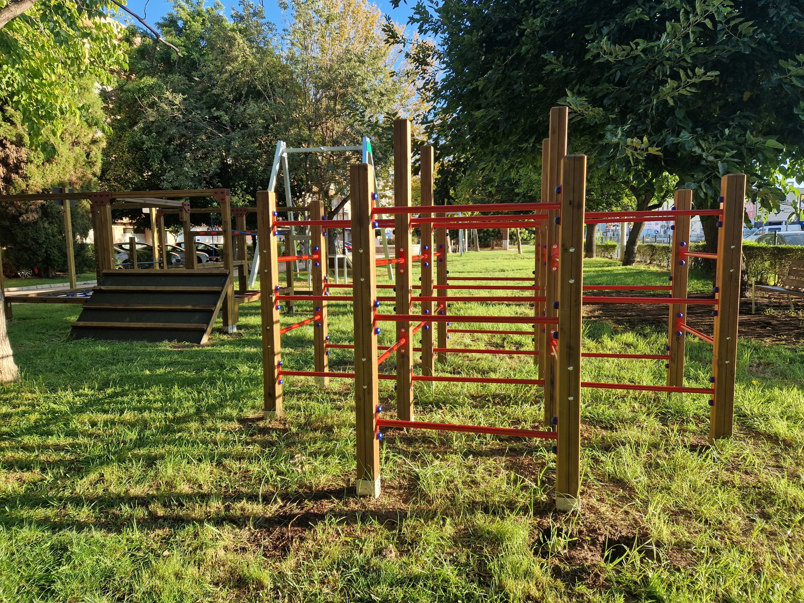 parque de madera, parque infantil, alboraya, paseo de alboraya, parque multiaventura, saludes play, escalada, red, deporte, niños, diversión, alboraia, parc infantil, jocs, menuts, tirolina, jardí