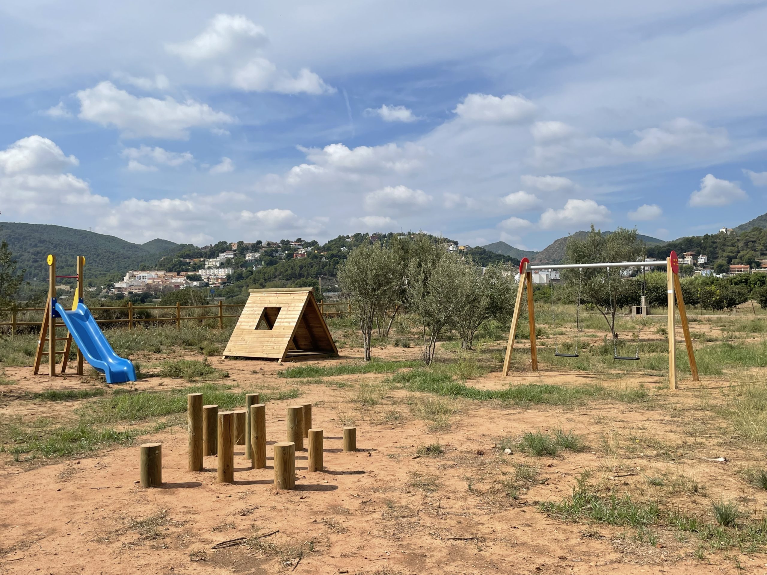 serie natura, serie multiaventura, petres, saludes play, saludes parques infantiles, juegos, niños, equilibrio, madera, parque de madera