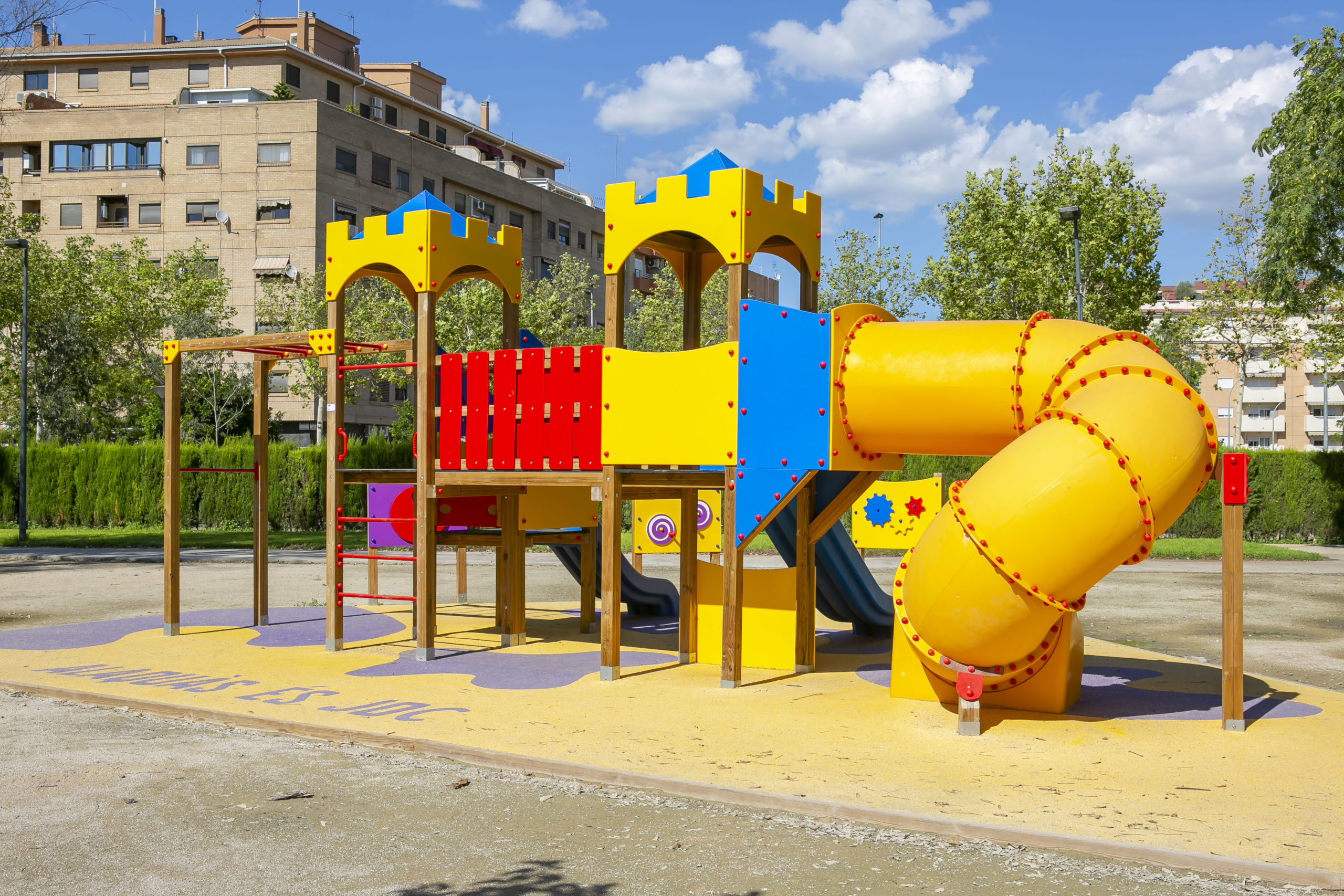 alaquàs és joc juego niños parque infantil renovación parc de la sequieta industrias saludes saludes play infantil infantiles diversión concurso licitación