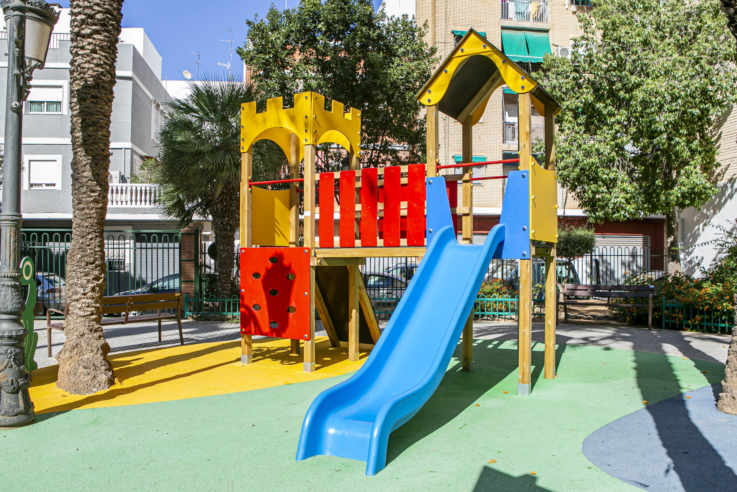 parque adela pla sedaví valencia renovación ayuntamiento concurso licitación parque infantil jardín papelera banco juego niños saludes play